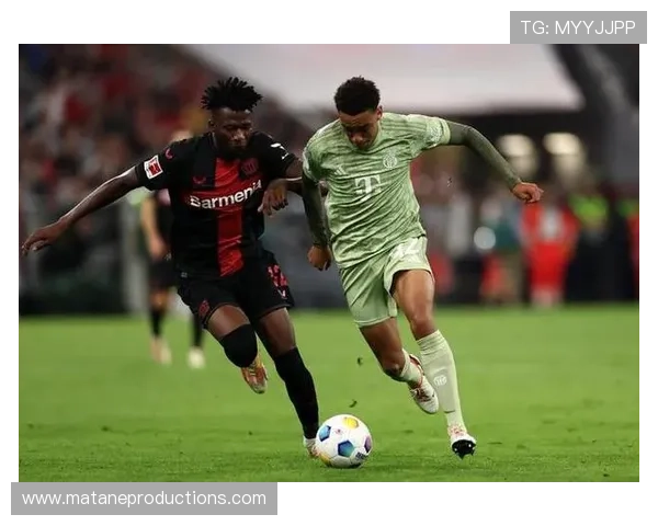 拜仁防守体系漏洞频出,现阶段问题已对球队争冠形势形成制约 拜仁防守体系漏洞频出,现阶段问题已对球队争冠形势形成制约