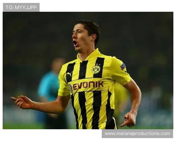 莱万多夫斯基进攻参与度解析:是否具备核心级影响力