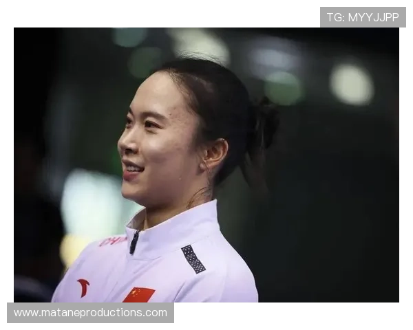 朱雪莹训练场上各种严肃，私下居然是个买买买狂魔？这反差太带劲了吧！