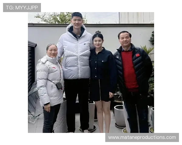 胡金秋家里这账单一摆出来，全小区都懵了！